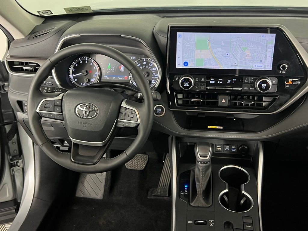 Used 2024 Toyota Highlander XLE image 14