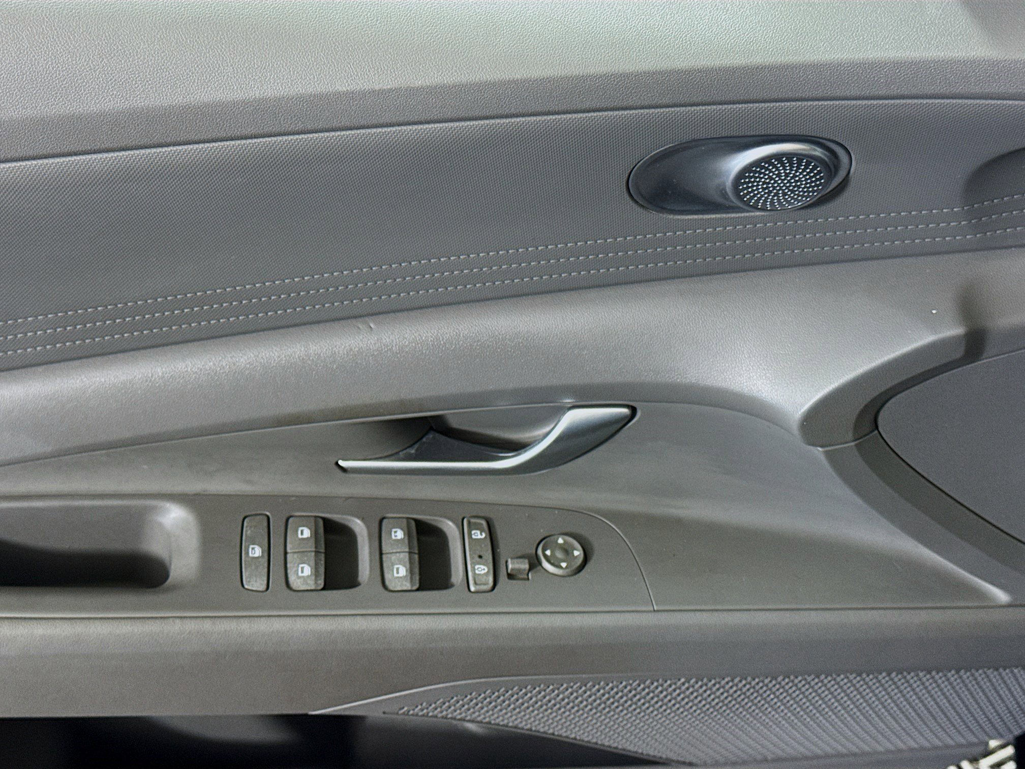 Used 2023 Hyundai Elantra SE w/ Cargo Package image 23