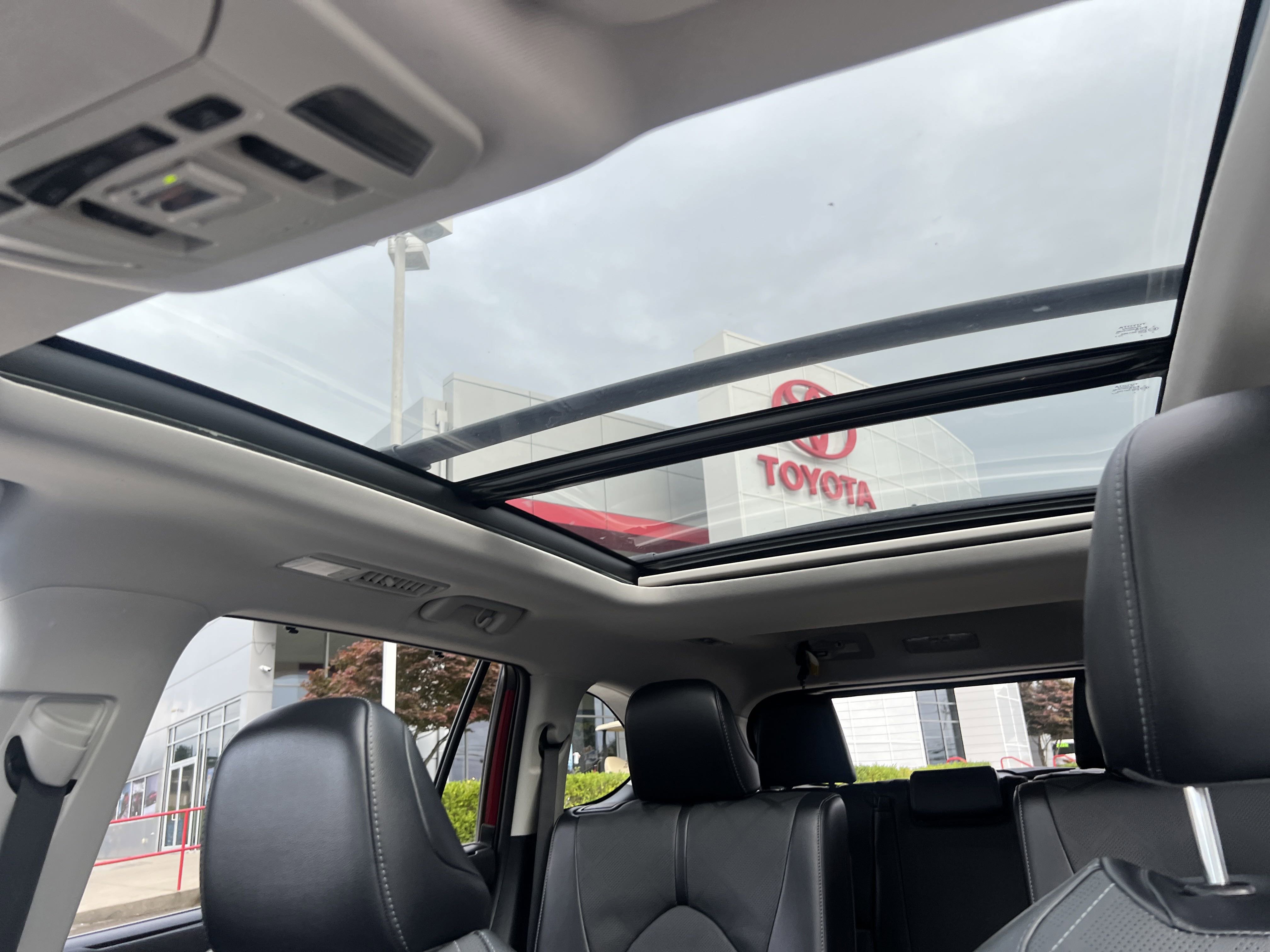 Used 2023 Toyota Highlander Platinum image 36