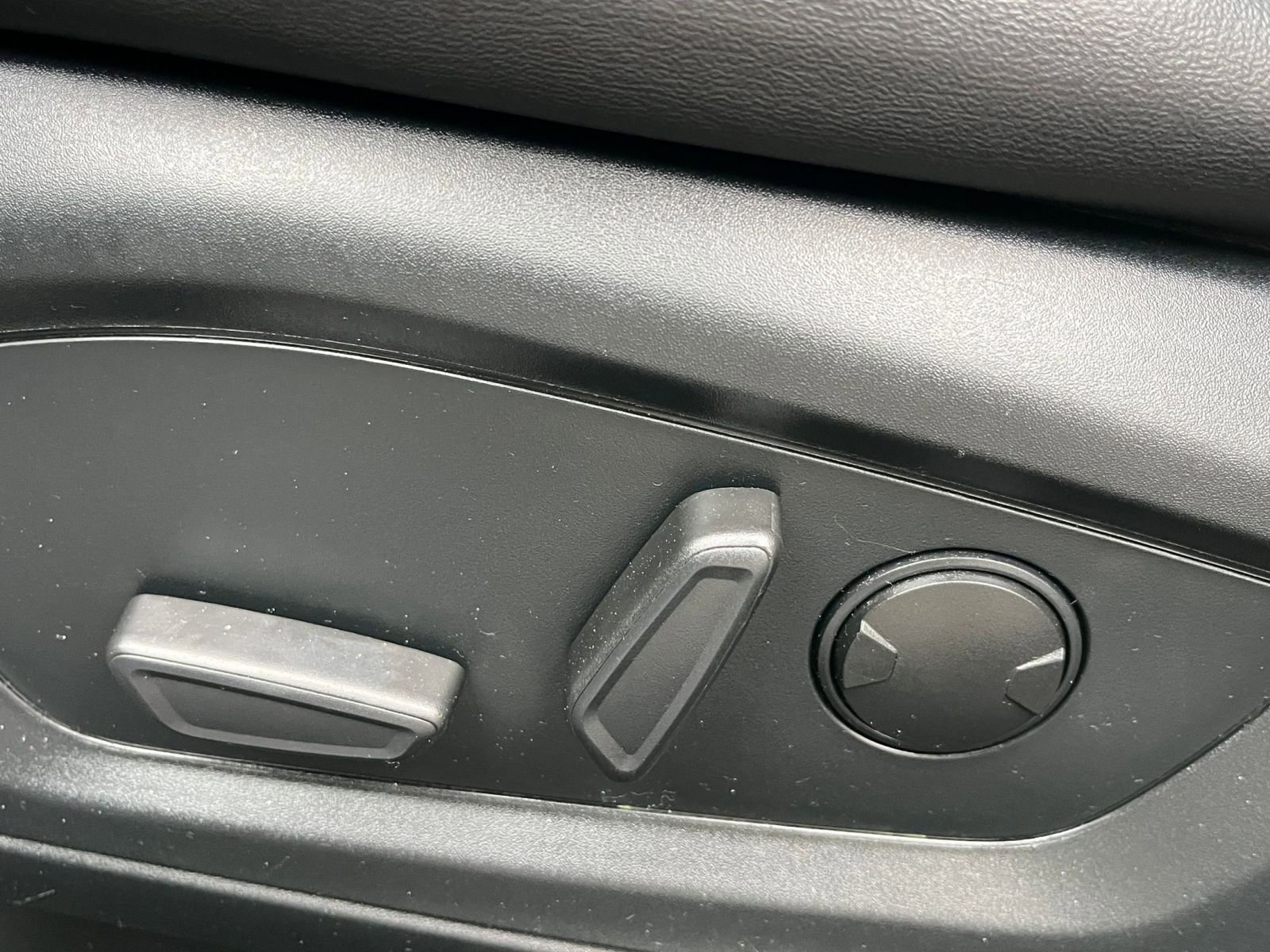 Used 2024 Ford Explorer XLT w/ Equipment Group 202A image 22