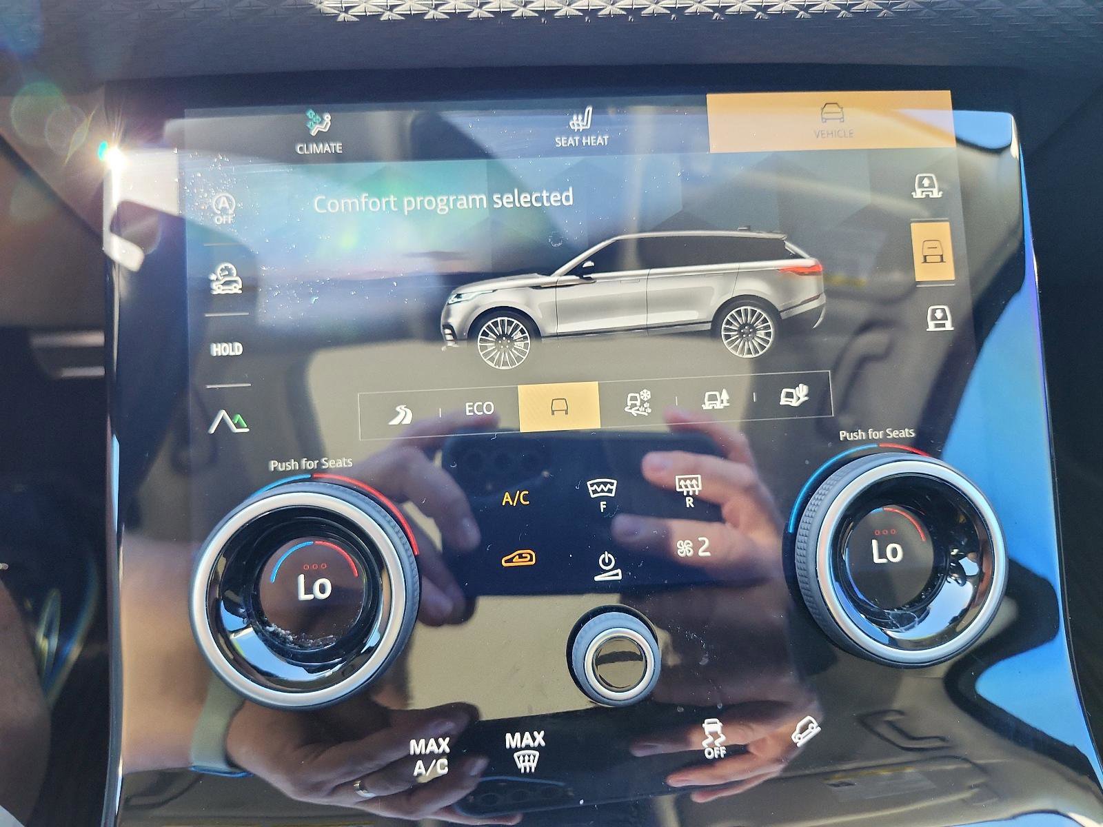 Used 2023 Land Rover Range Rover Velar R-Dynamic S image 16