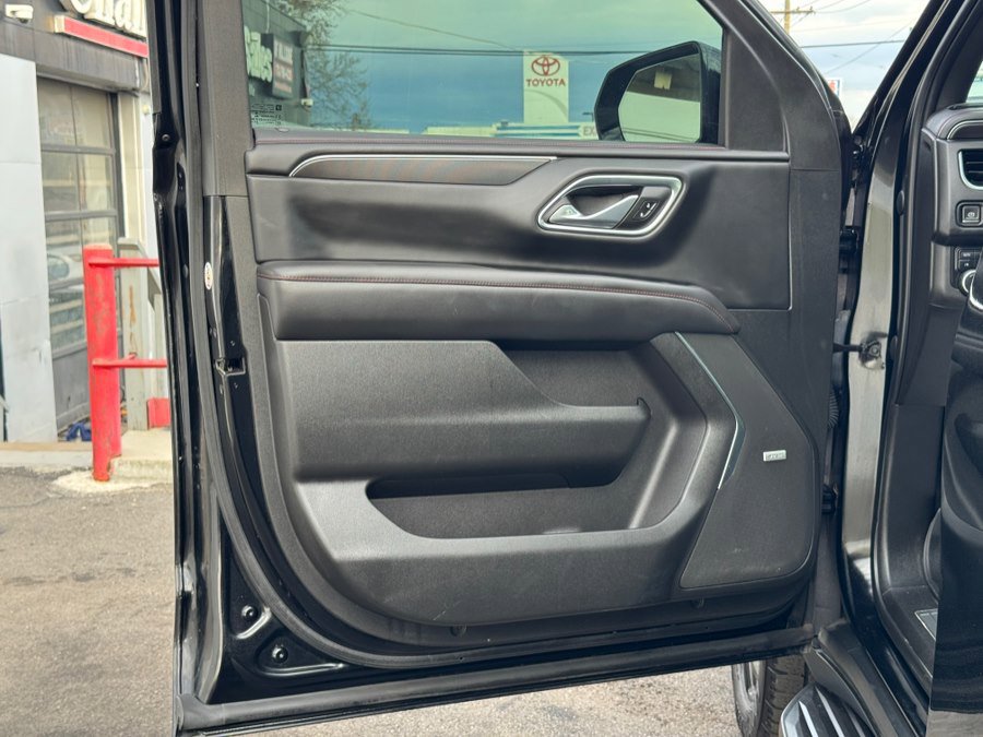 Used 2021 Chevrolet Suburban RST w/ Luxury Package image 22