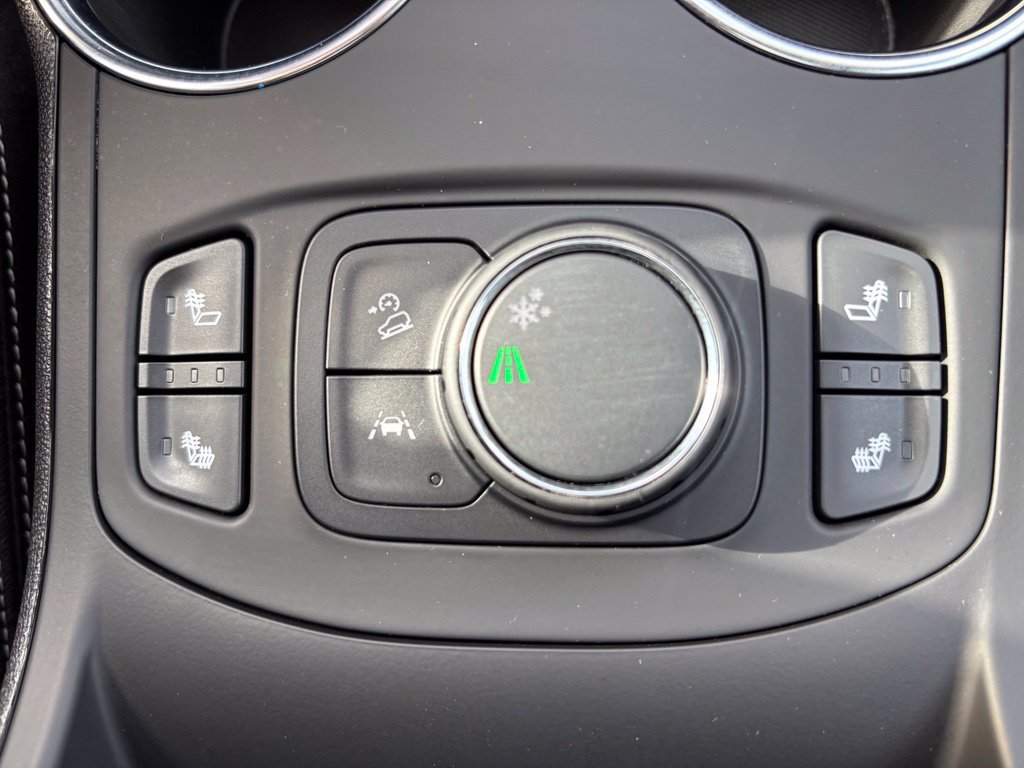 Used 2024 GMC Terrain SLE w/ Driver Convenience Package FWD image 28