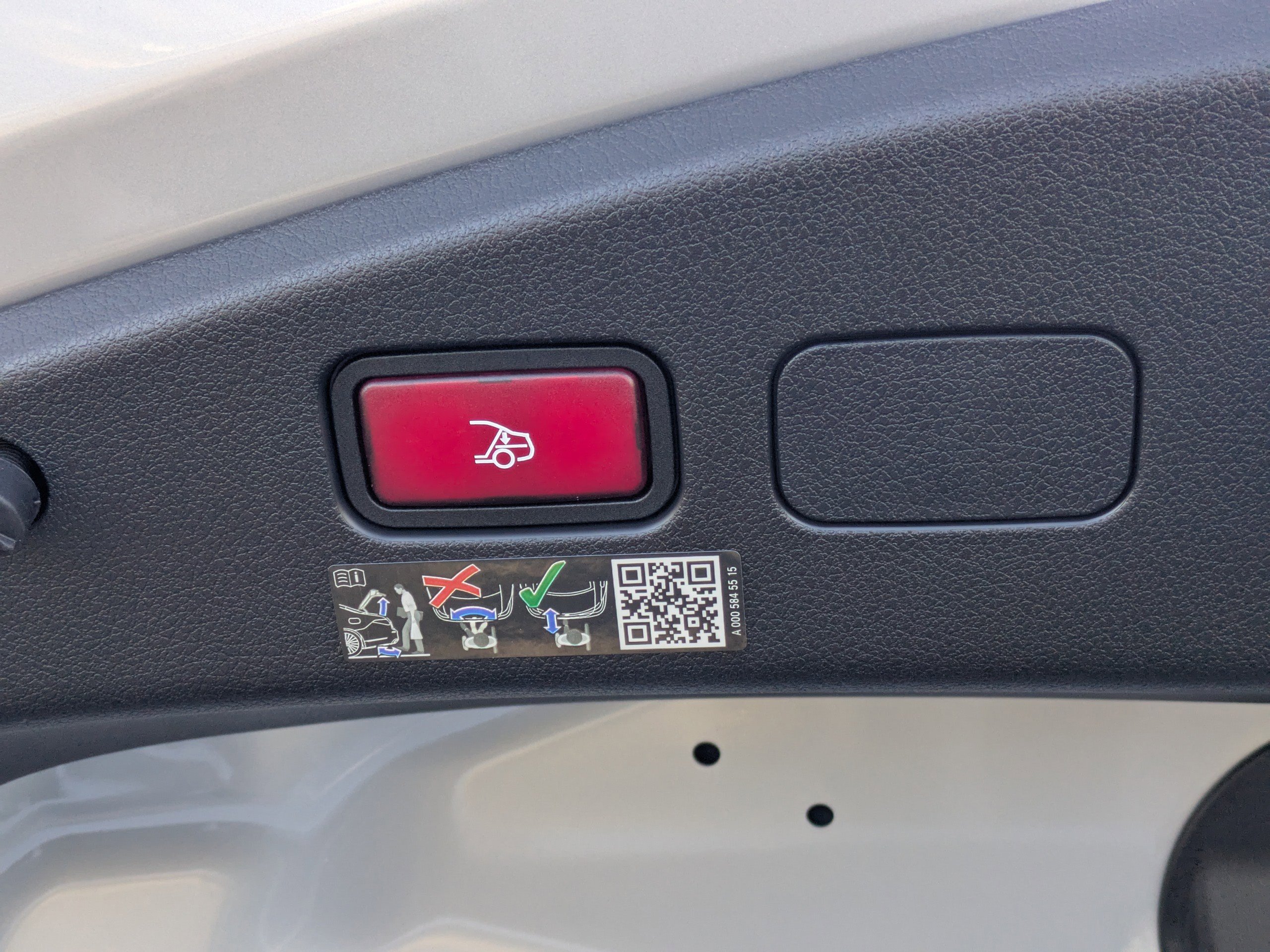 New 2026 Mercedes-Benz CLE 450 4MATIC Cabriolet image 13