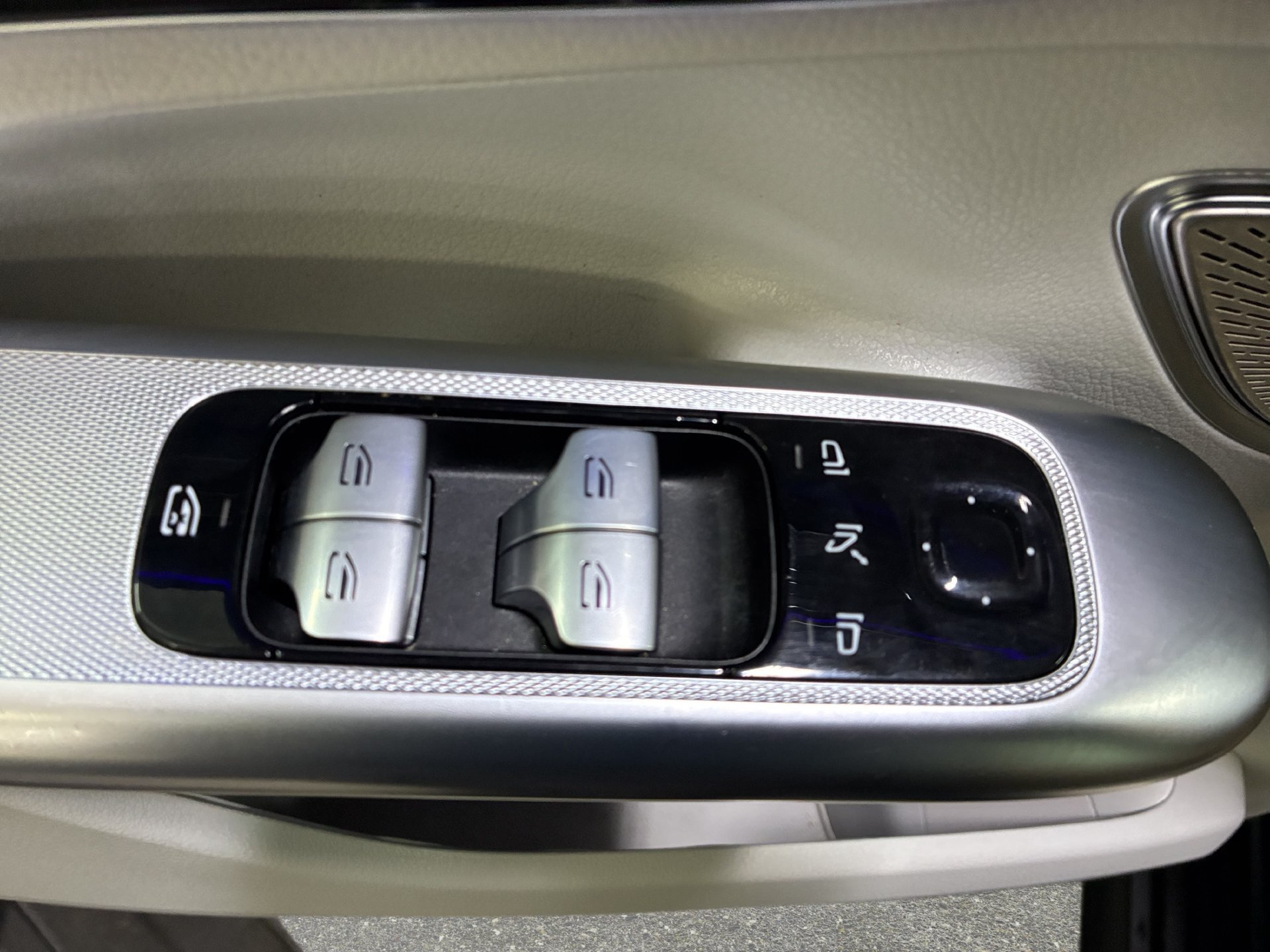 Used 2023 Mercedes-Benz EQE 350+ 4MATIC SUV w/ Exclusive Trim Package image 27