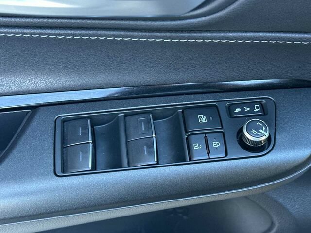 Used 2024 Toyota Venza LE AWD/4WD image 13