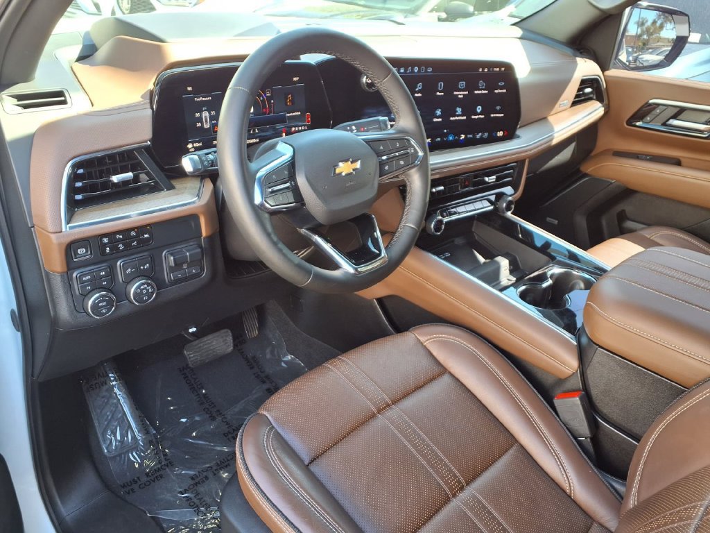 Used 2025 Chevrolet Tahoe High Country AWD/4WD image 4