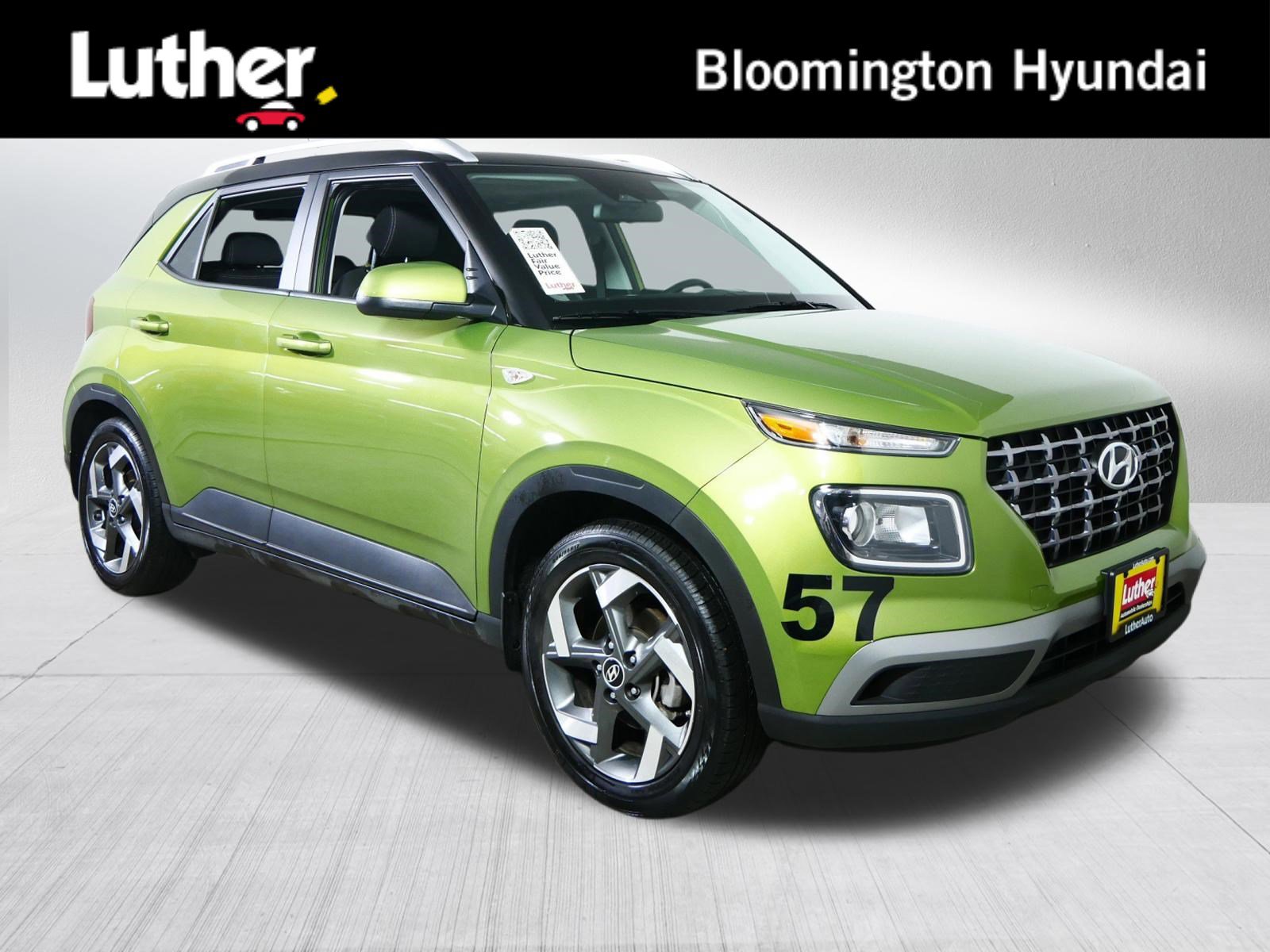 Used 2023 Hyundai Venue SEL video 1