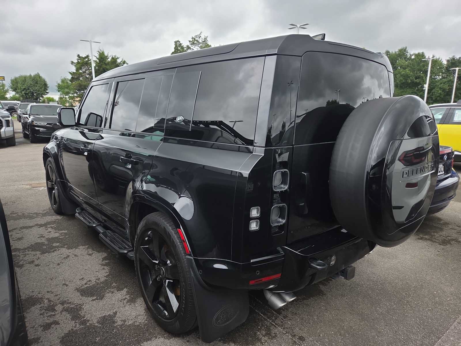 Used 2024 Land Rover Defender 110 V8 AWD/4WD image 3