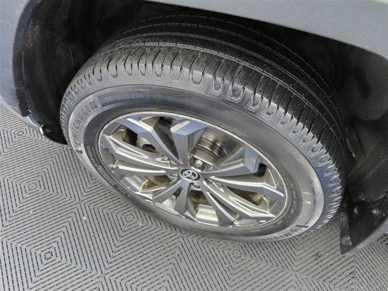 Used 2023 Toyota RAV4 XLE Premium AWD/4WD image 6