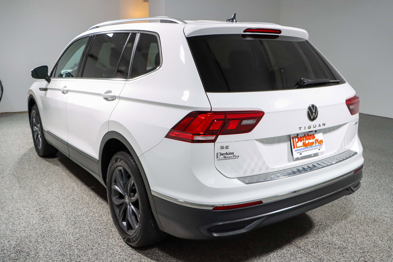 Used 2022 Volkswagen Tiguan SE AWD/4WD image 9