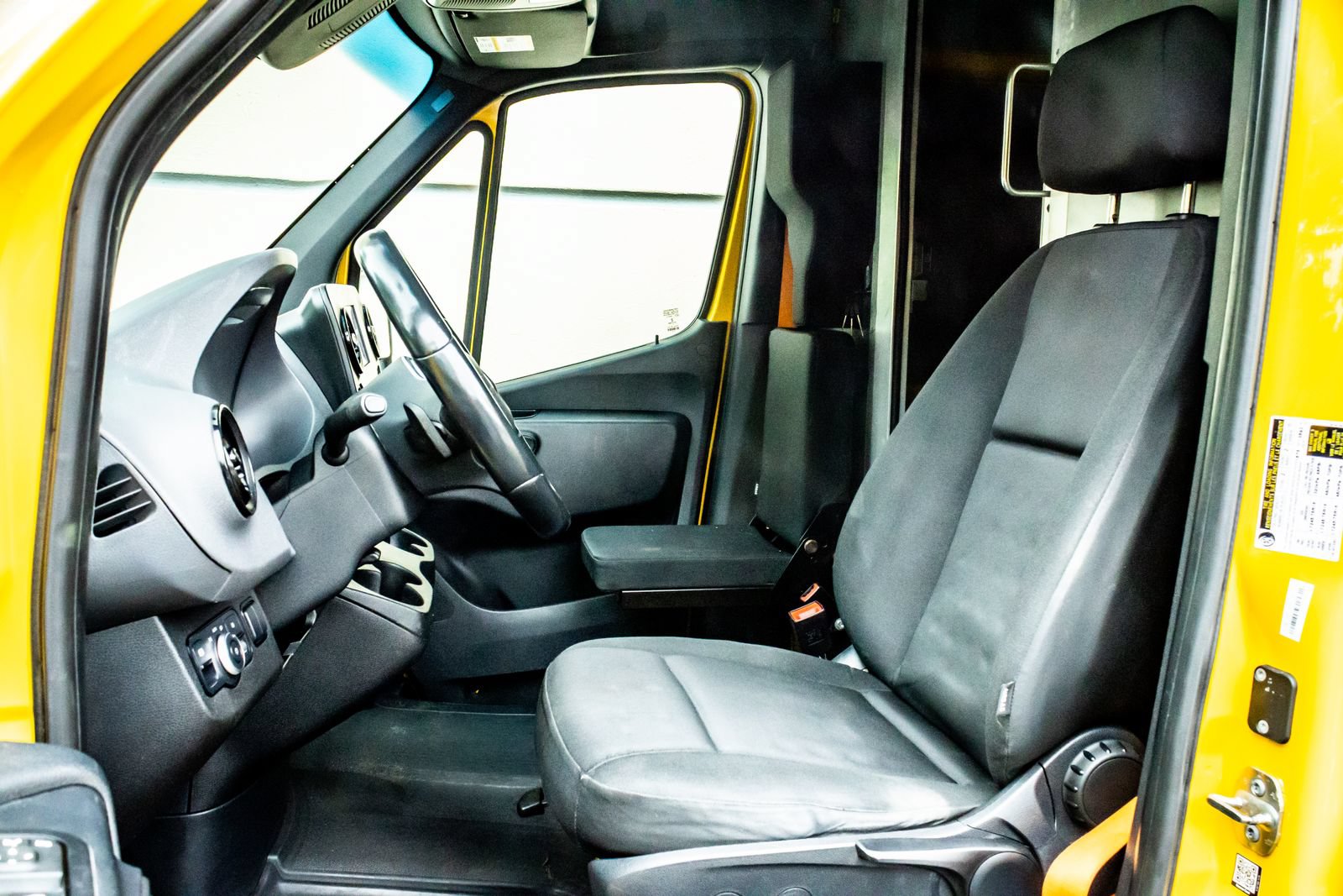 Used 2021 Mercedes-Benz Sprinter 2500 image 12