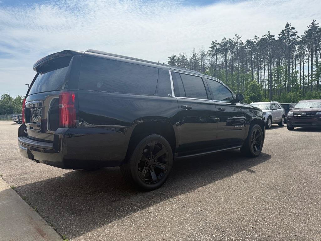 Used 2019 Chevrolet Suburban LT w/ Luxury Package AWD/4WD image 4