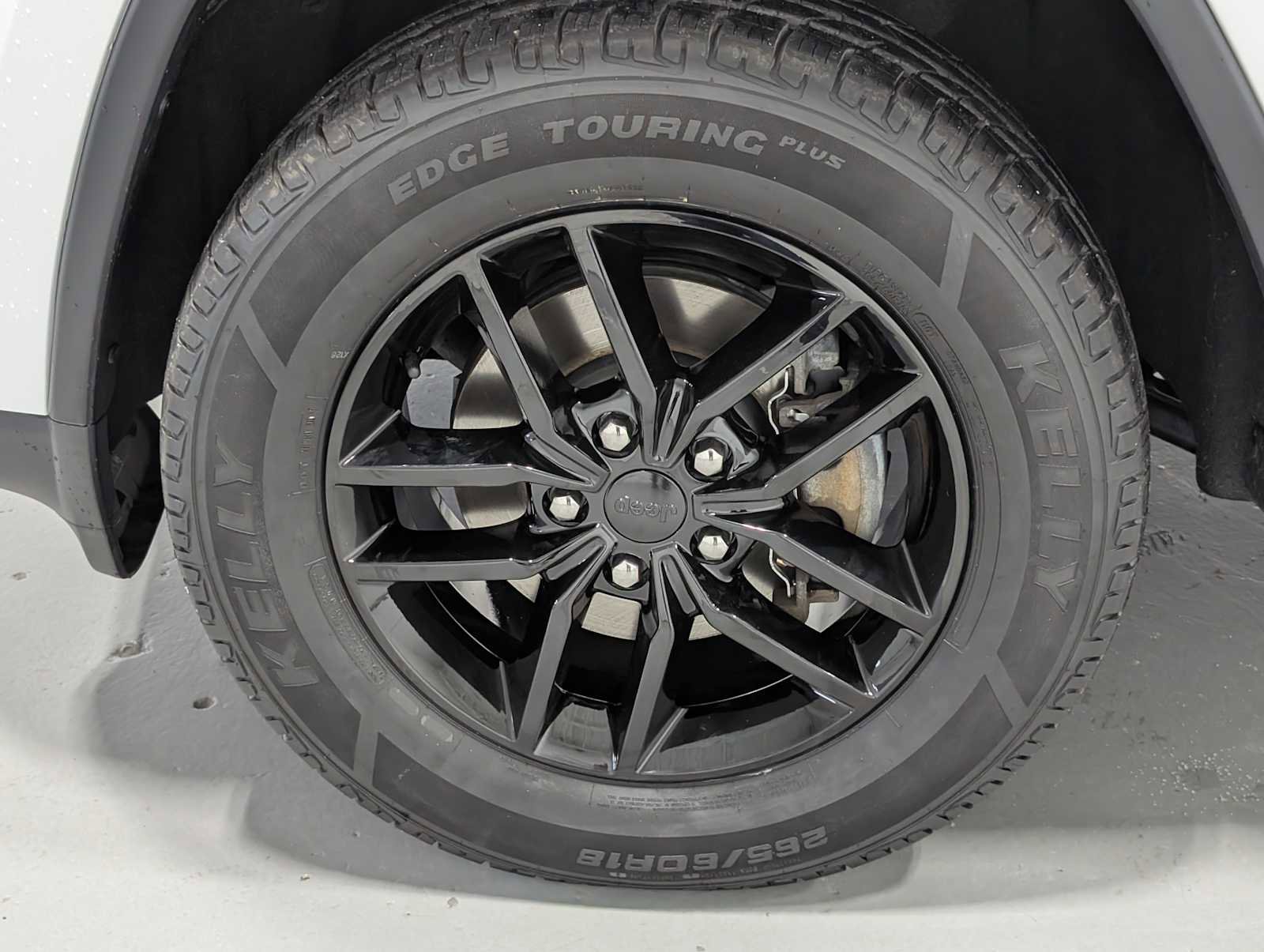 Used 2020 Jeep Grand Cherokee Laredo w/ Laredo X Package image 3