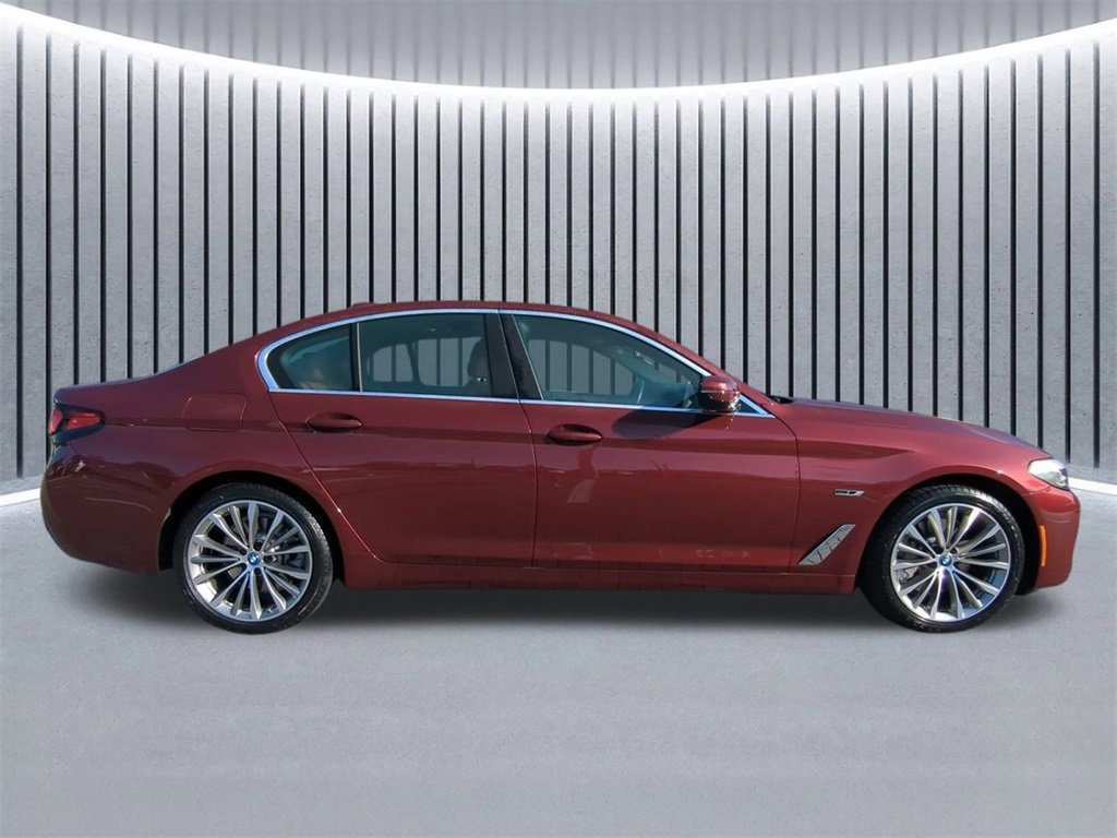 Certified 2023 BMW 530e w/ Convenience Package image 4