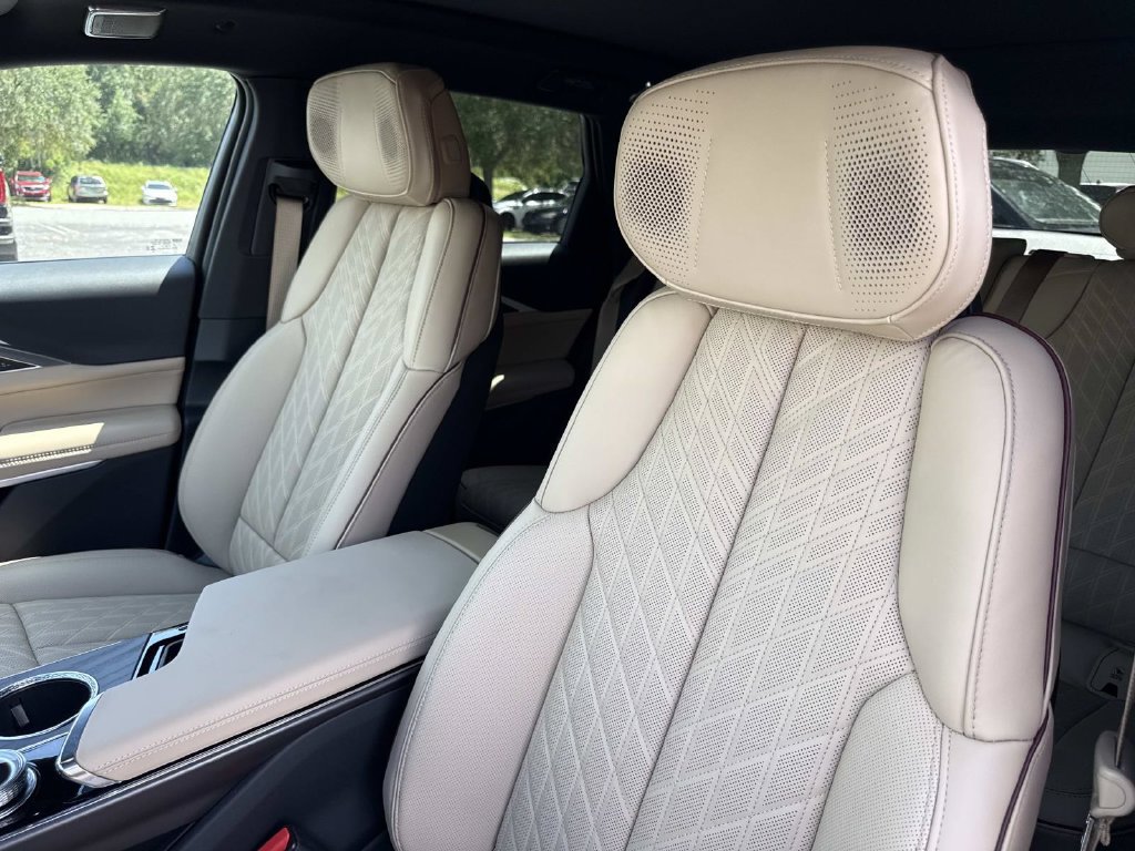 New 2026 Cadillac Lyriq Signature Luxury w/ LPO, Blue Accent Package AWD/4WD image 21