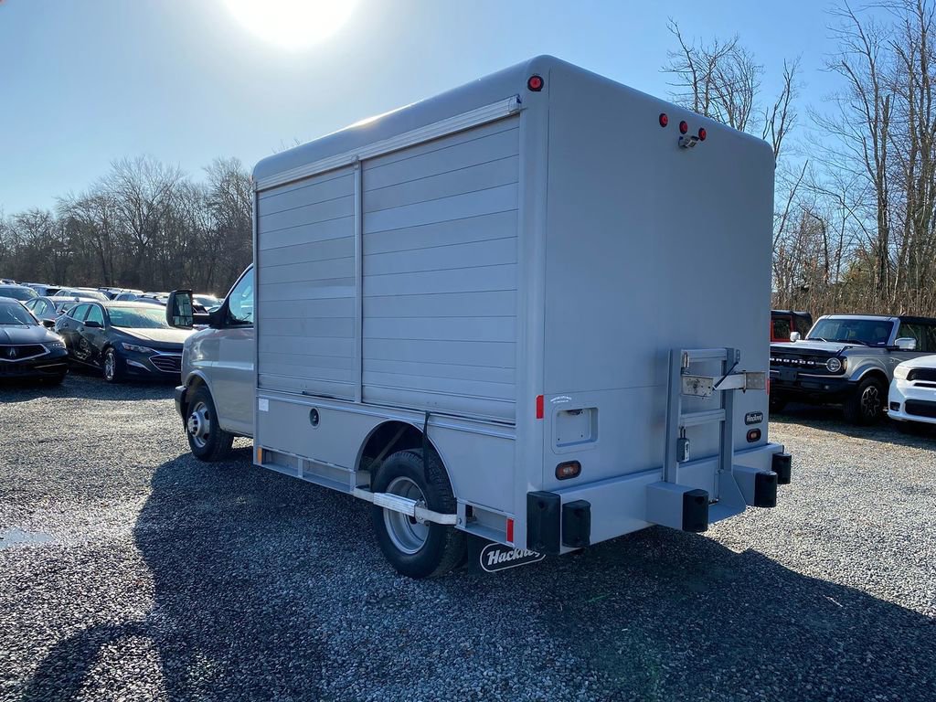 Used 2017 Chevrolet Express 3500 Work Van image 8