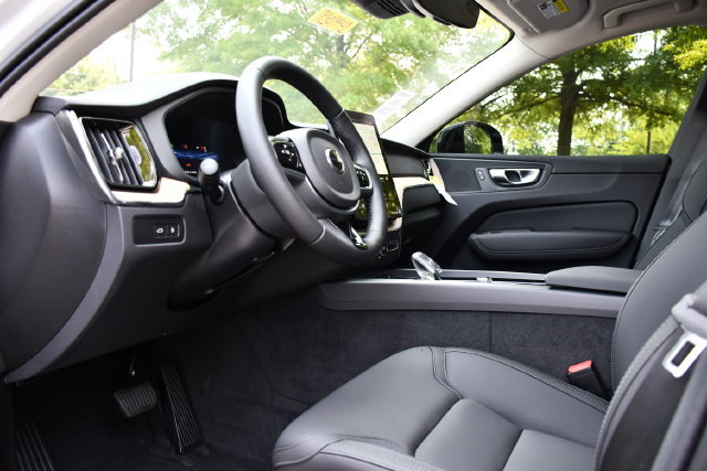 New 2026 Volvo XC60 T8 Plus w/ Climate Package PRO AWD/4WD image 12