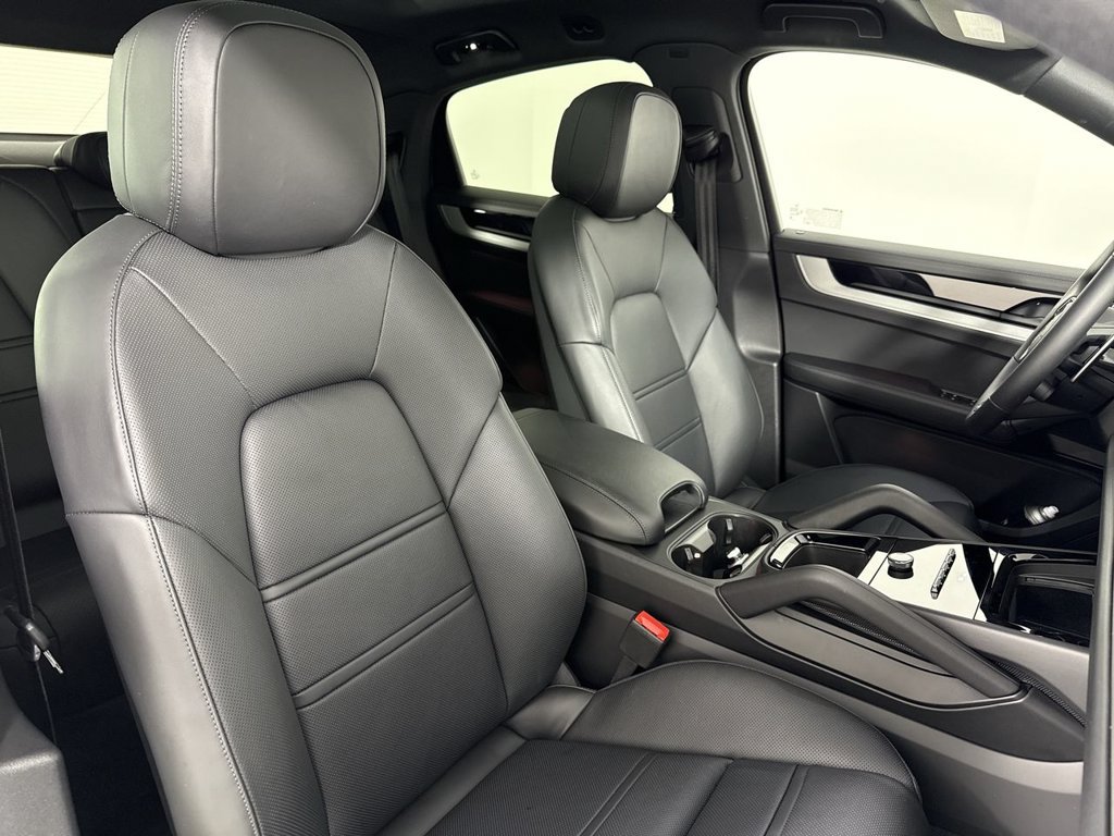 Certified 2025 Porsche Cayenne S AWD/4WD image 24