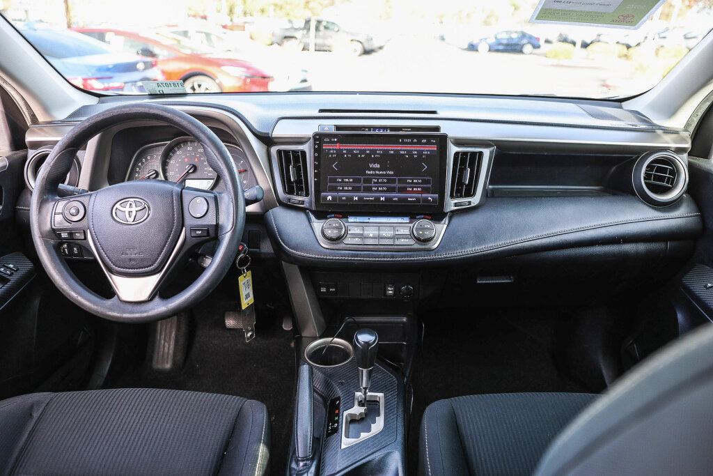 Used 2014 Toyota RAV4 XLE FWD image 2