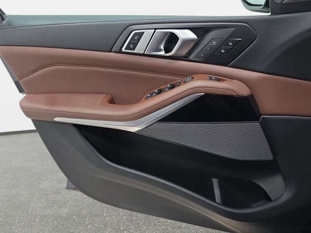 Used 2020 BMW X5 M50i w/ Executive Package image 25