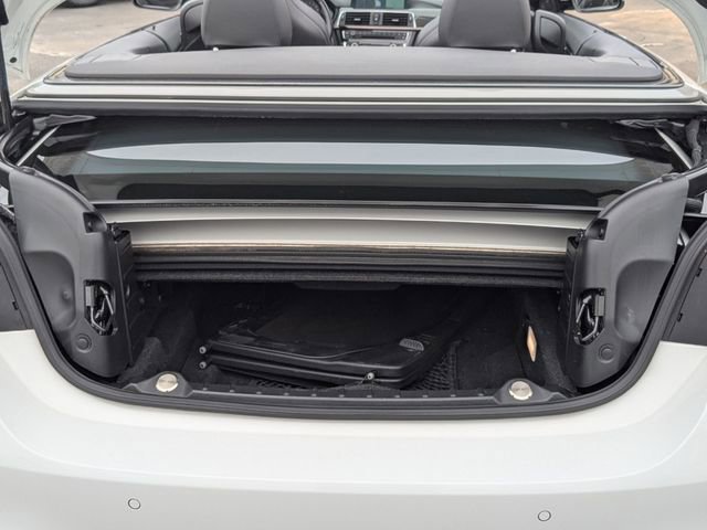 Used 2016 BMW M4 Convertible image 21