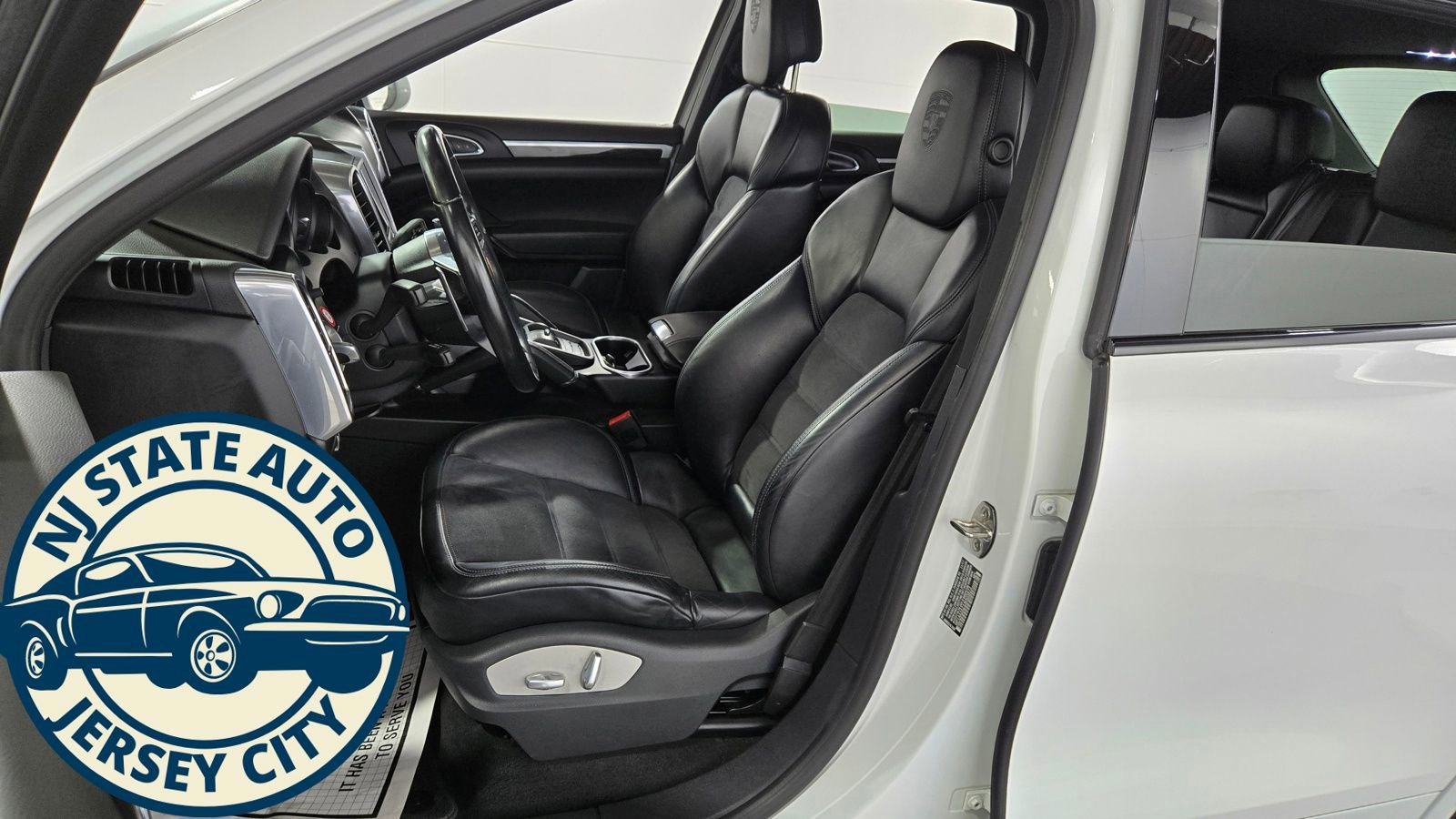 Used 2018 Porsche Cayenne Platinum Edition image 25