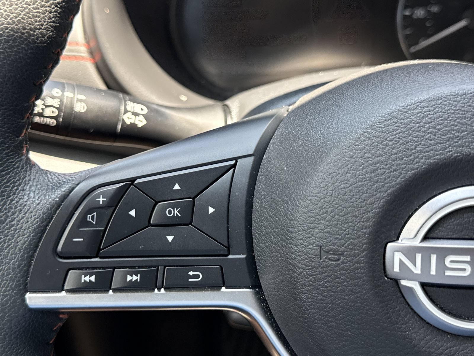 Used 2023 Nissan Kicks SR w/ SR Premium Package FWD image 20