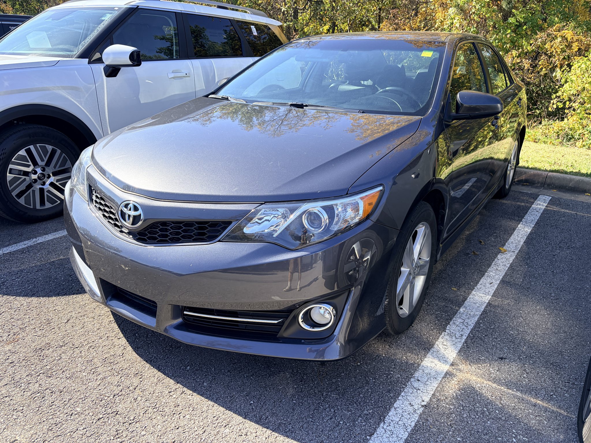 Used 2014 Toyota Camry SE FWD image 1