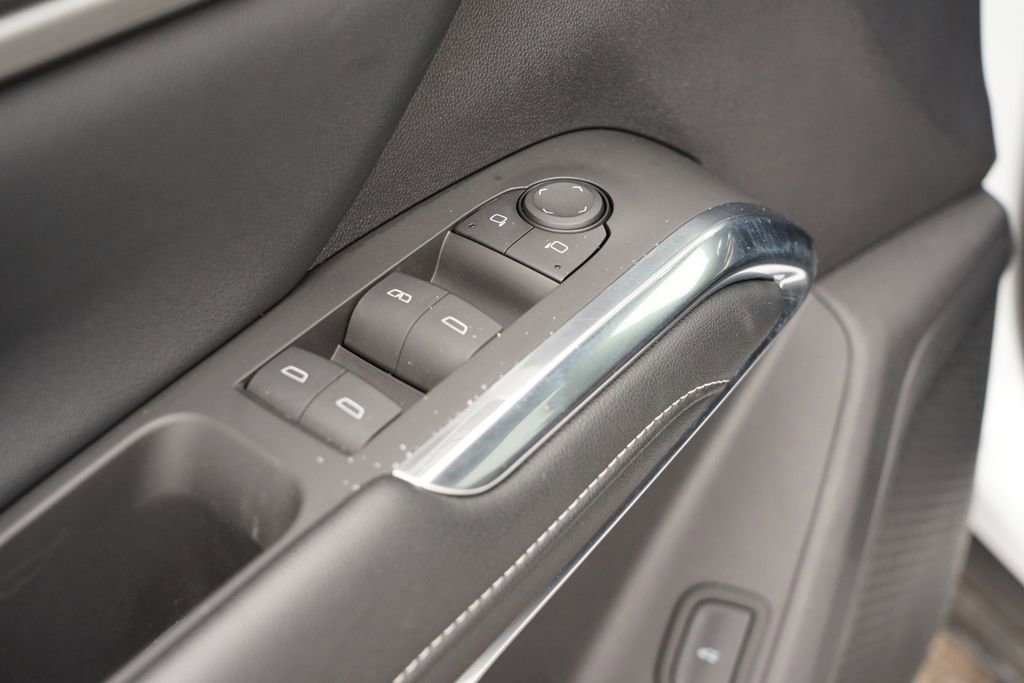 Used 2025 Chevrolet Traverse LT image 16