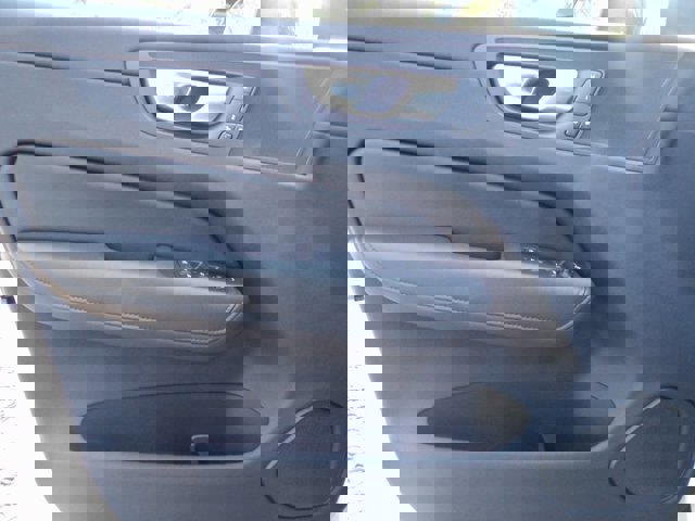 Certified 2025 Volvo XC60 B5 Plus image 10