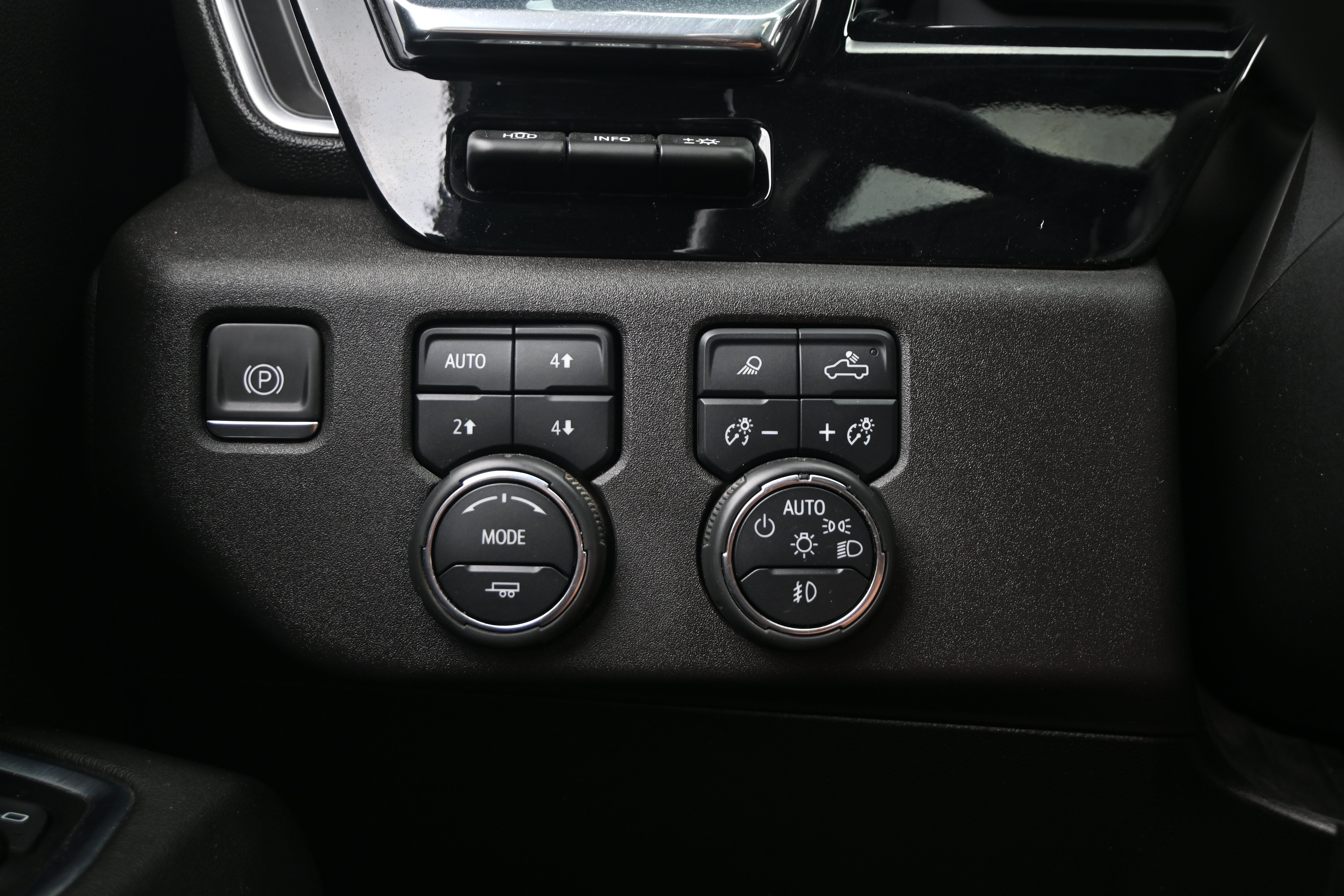 Used 2024 Chevrolet Silverado 2500 High Country w/ High Country Premium Package AWD/4WD image 46