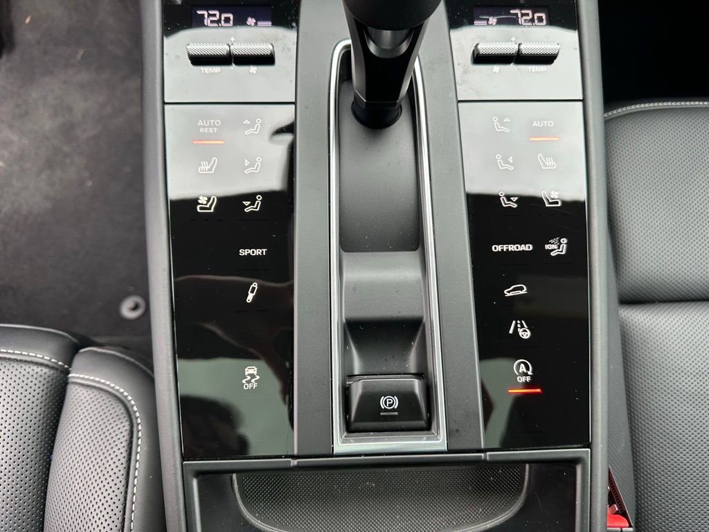 Certified 2025 Porsche Macan image 25