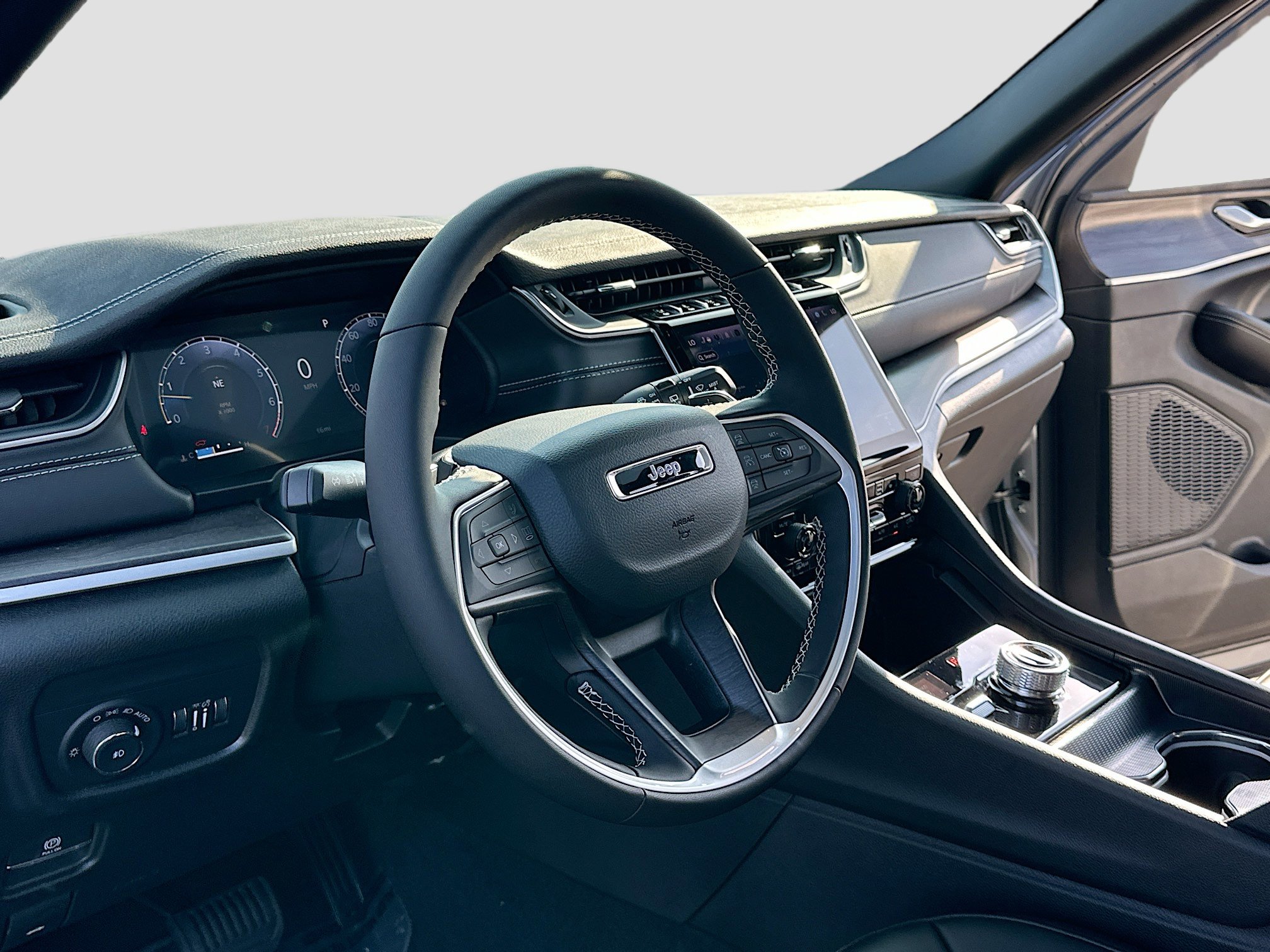 New 2025 Jeep Grand Cherokee L Limited image 4