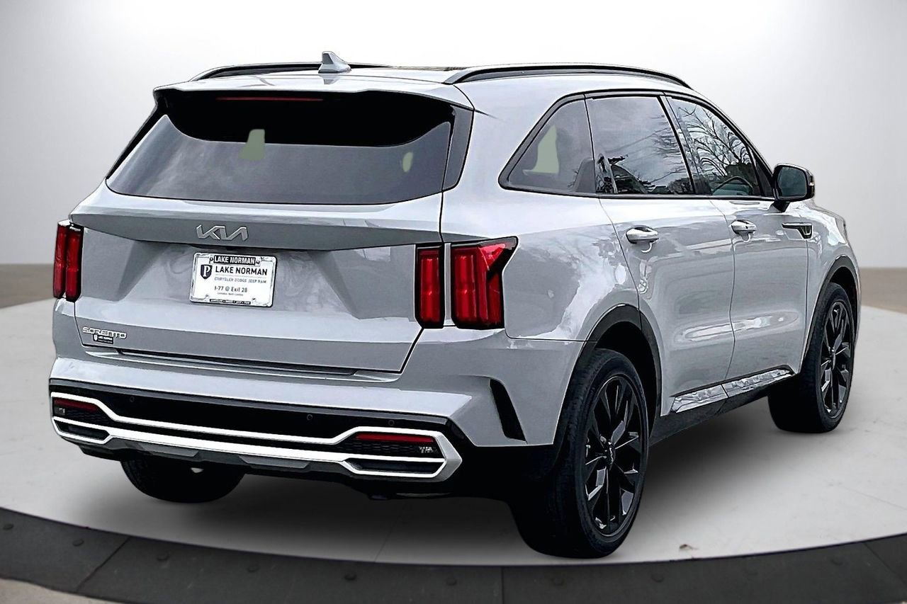 Used 2023 Kia Sorento SX image 9