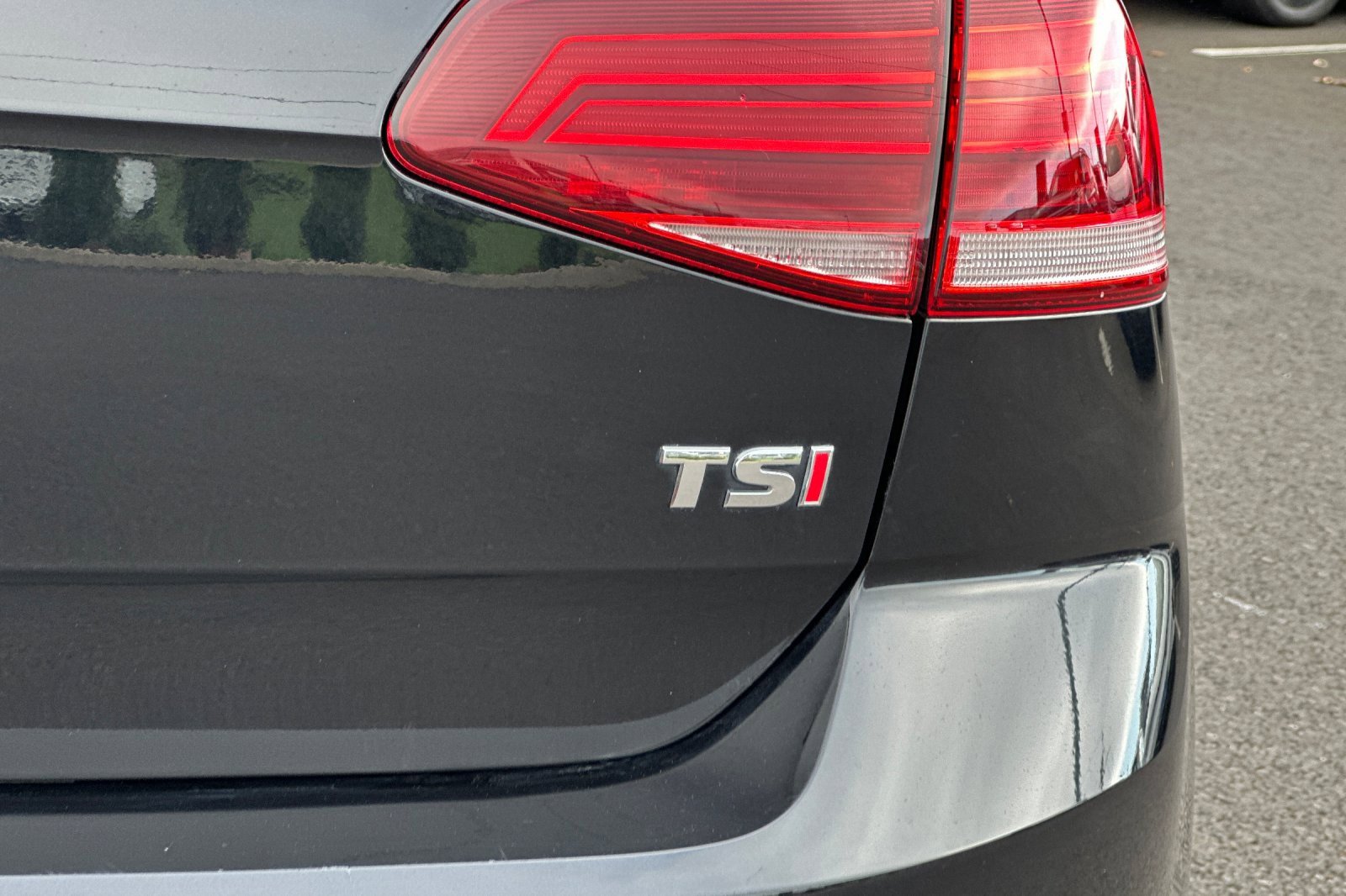 Used 2018 Volkswagen Golf SE image 31