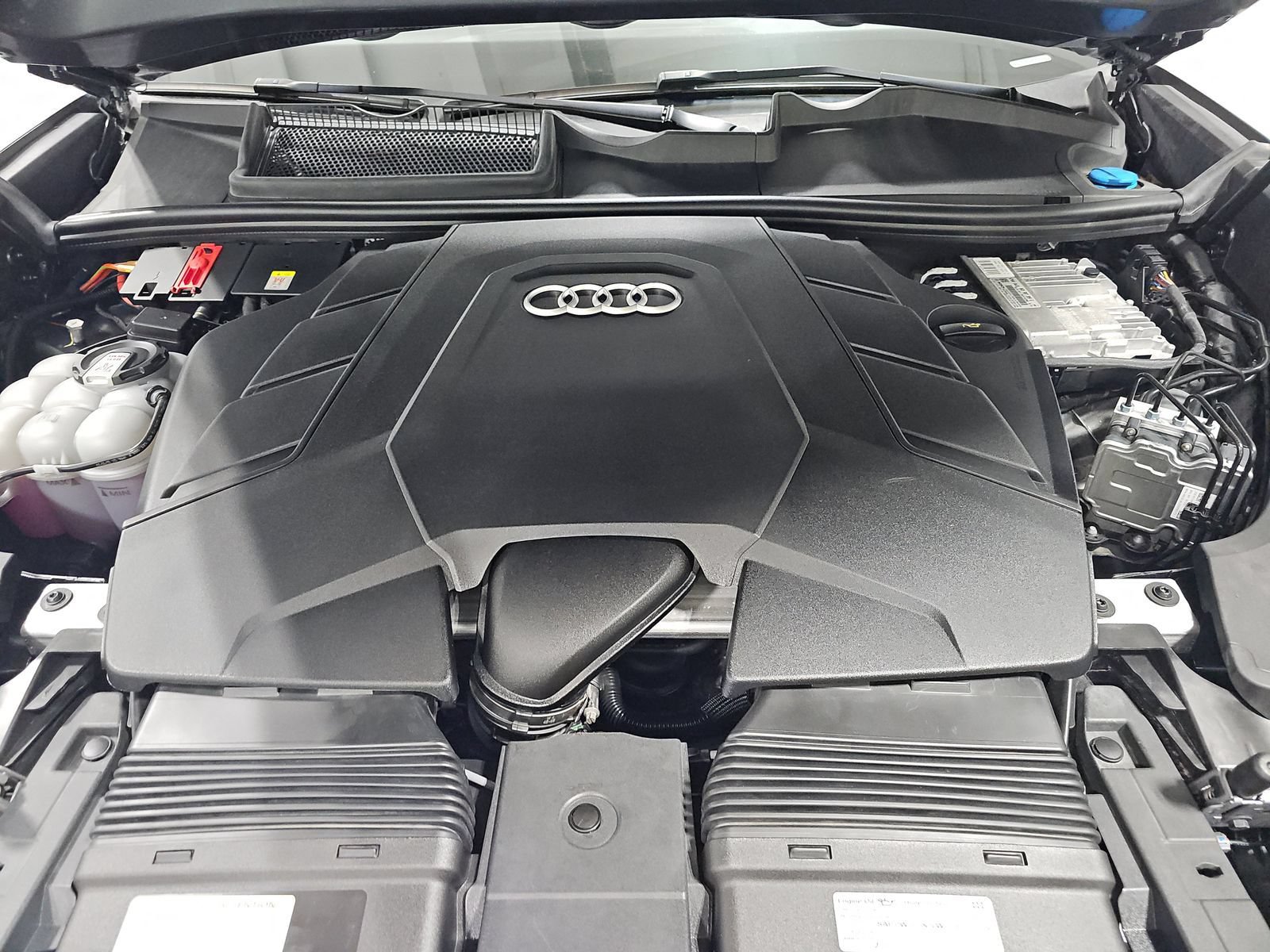 Used 2023 Audi Q8 Premium Plus w/ Premium Plus Package AWD/4WD image 30