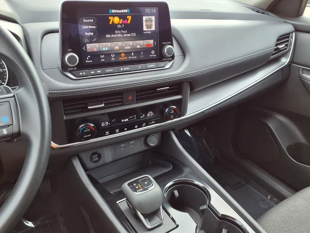 Used 2024 Nissan Rogue SV image 6