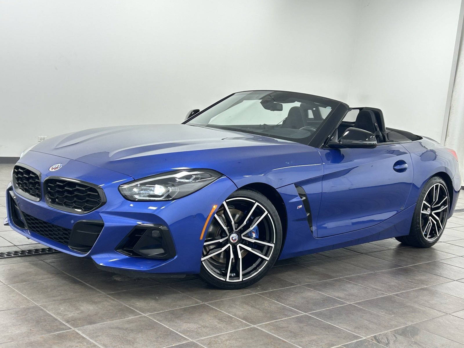 Used 2023 BMW Z4 M40i w/ Premium Package image 1