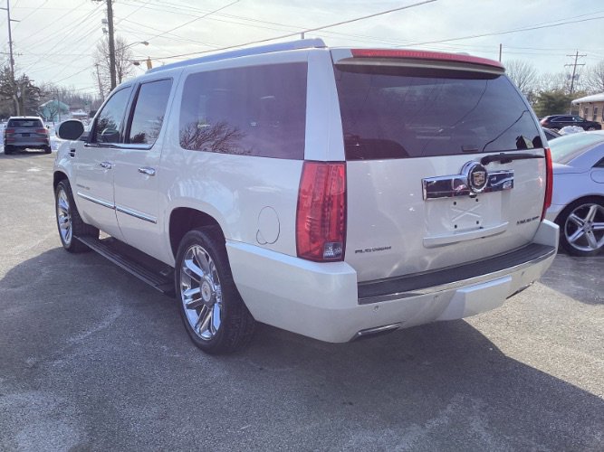 Used 2013 Cadillac Escalade ESV Platinum image 4