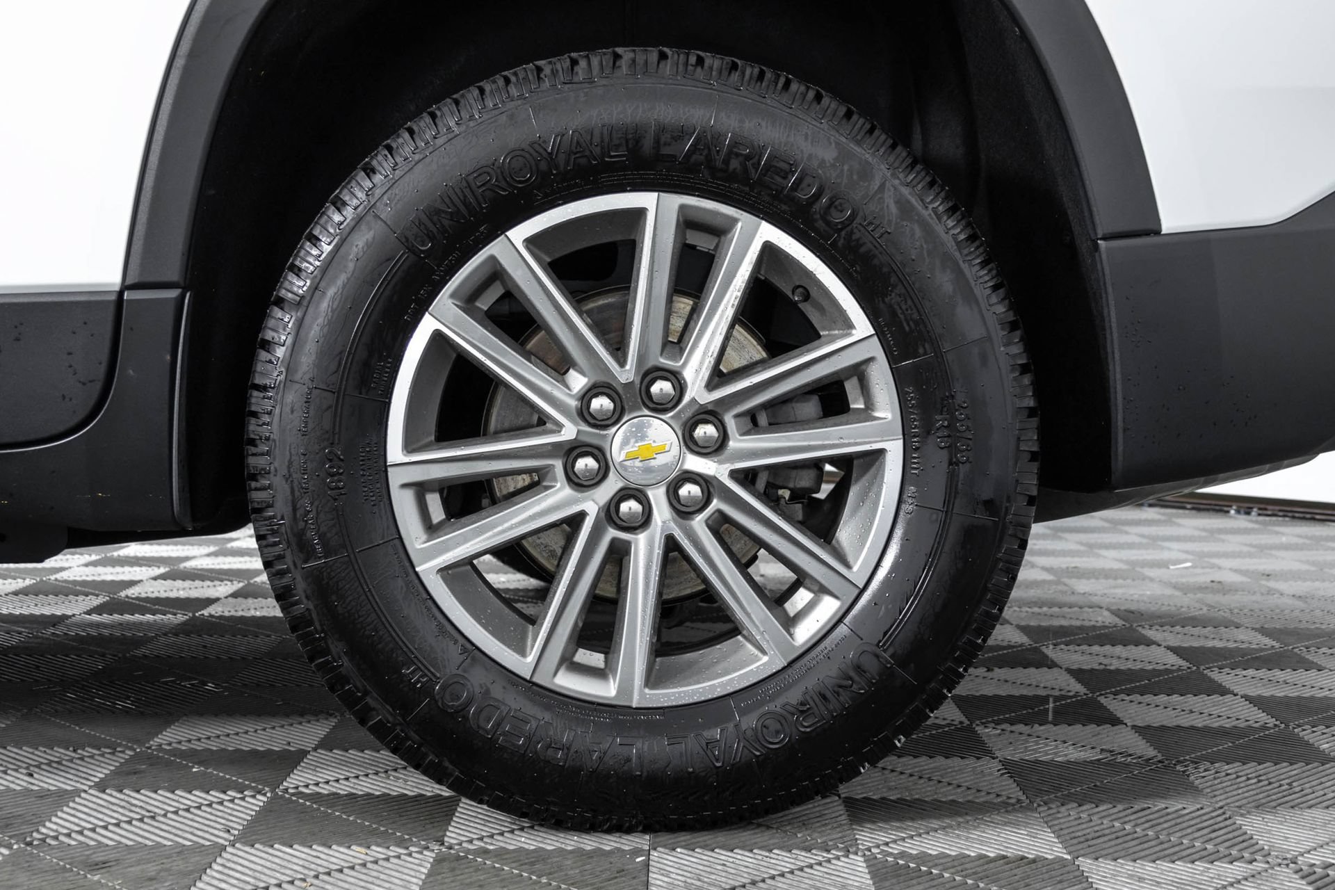 Used 2023 Chevrolet Traverse LT AWD/4WD image 46