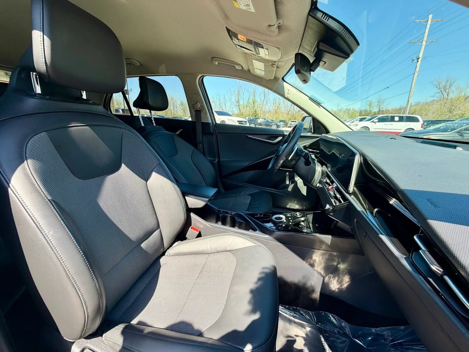 Used 2024 Kia Niro EX w/ EX Cold Weather Package FWD image 14