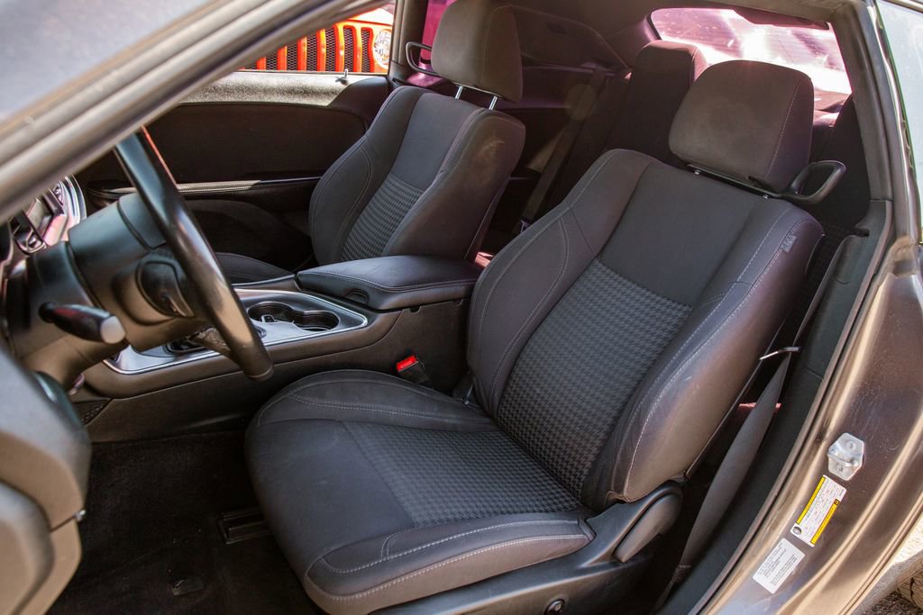 Used 2017 Dodge Challenger SXT RWD image 8