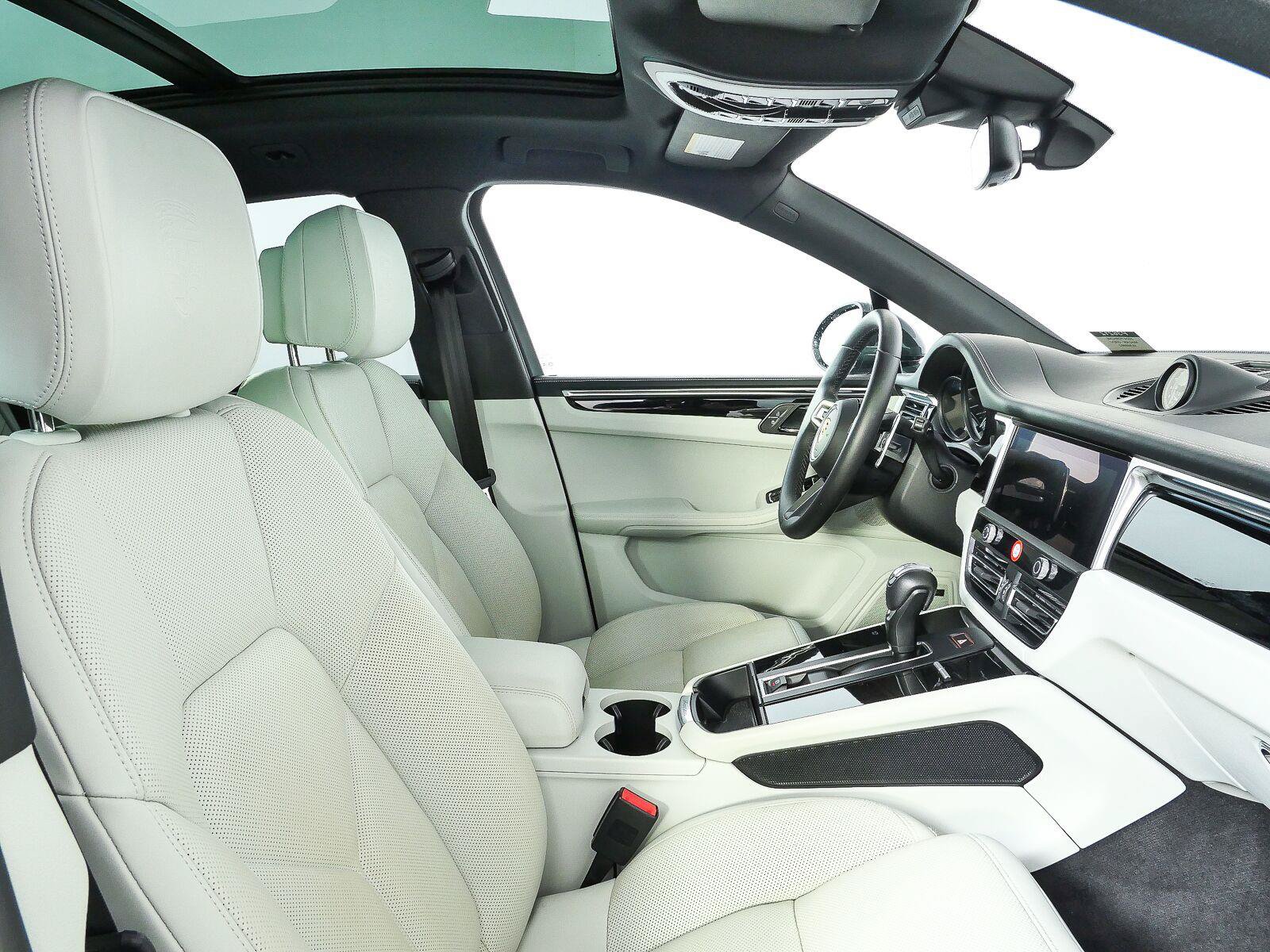 Certified 2024 Porsche Macan AWD/4WD image 21