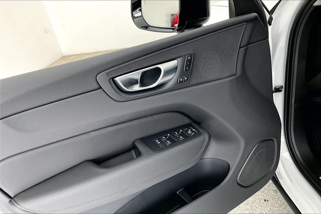 New 2026 Volvo XC60 B5 Core w/ Climate Package AWD/4WD image 18