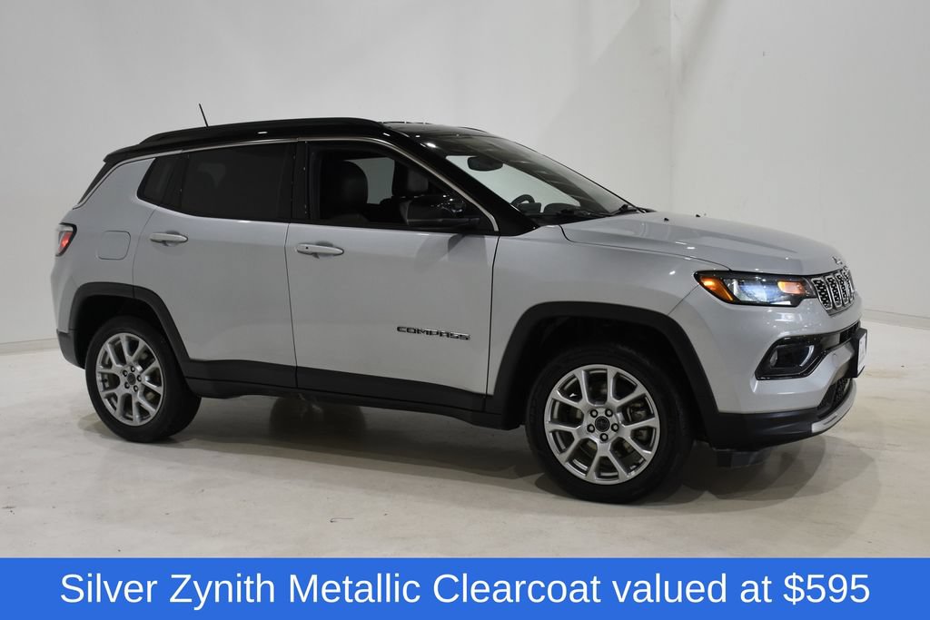 Used 2025 Jeep Compass Limited AWD/4WD image 3