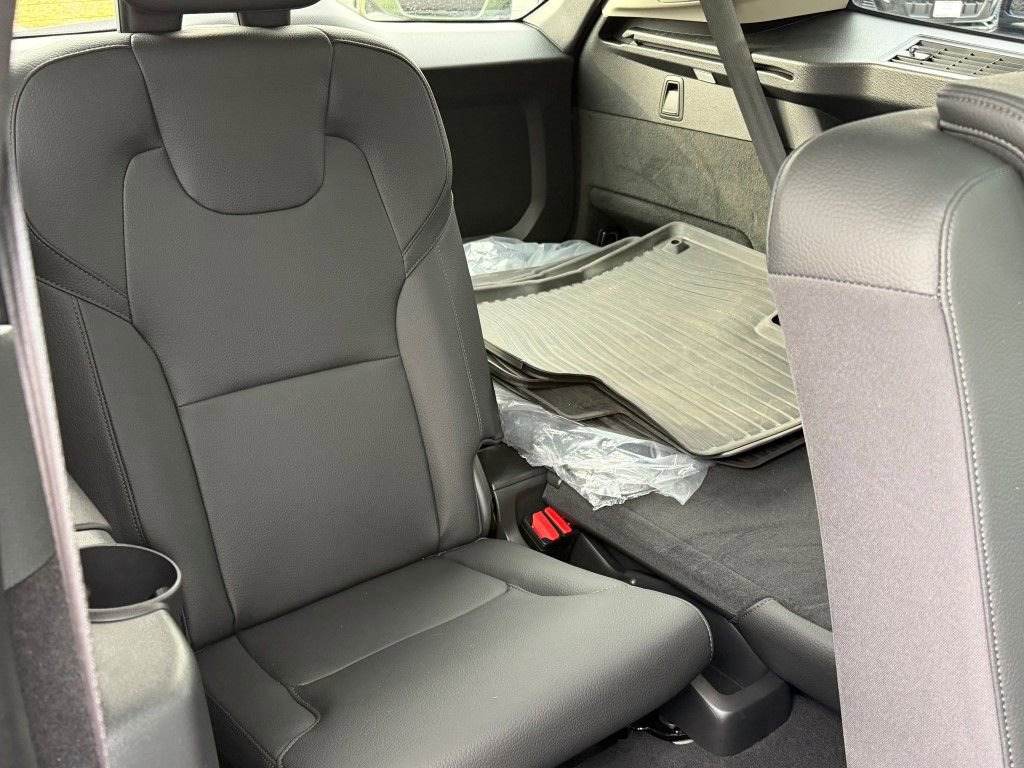 Certified 2025 Volvo XC90 B6 Plus image 18