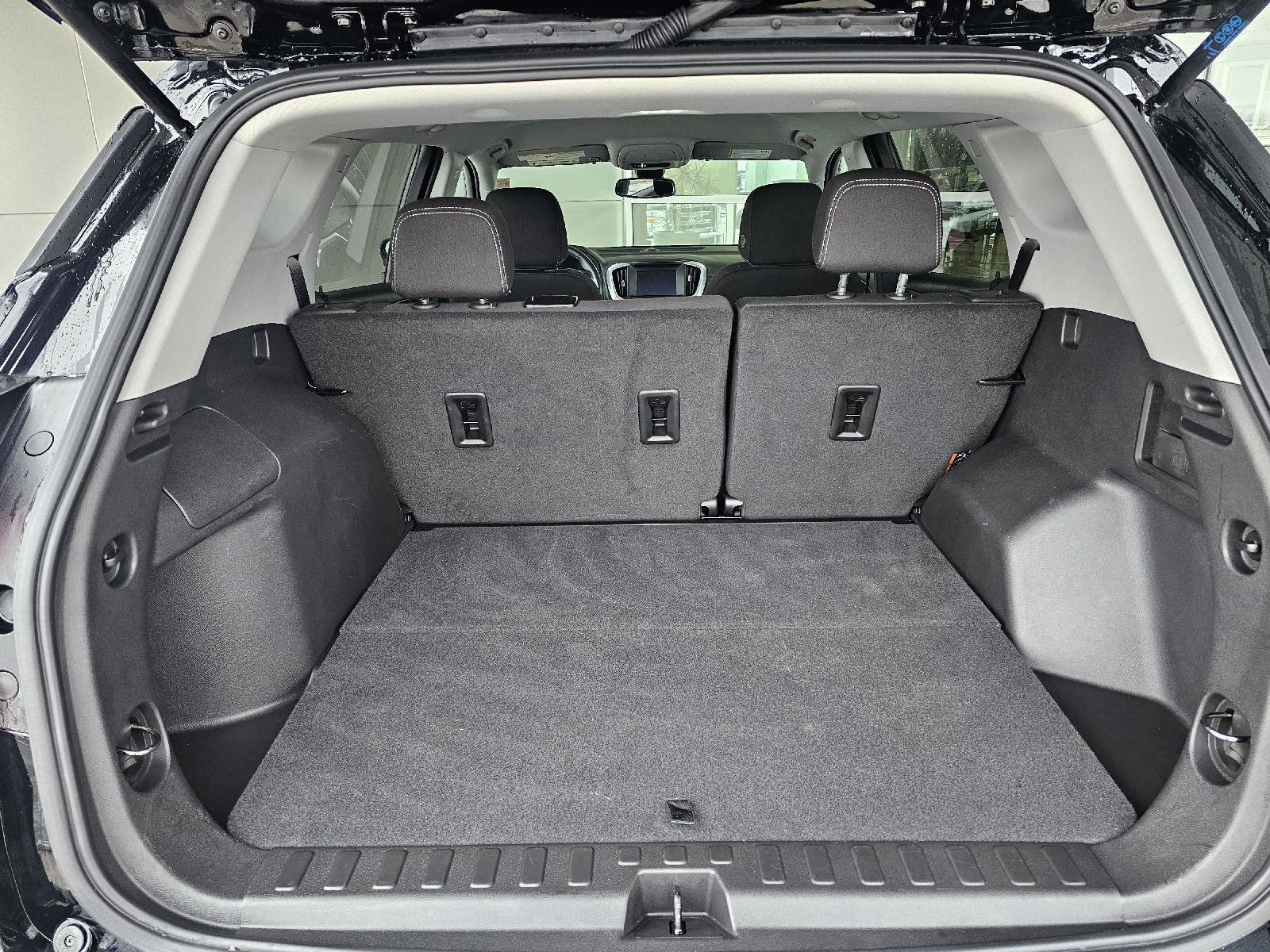 Used 2024 GMC Terrain SLE w/ Driver Convenience Package image 15