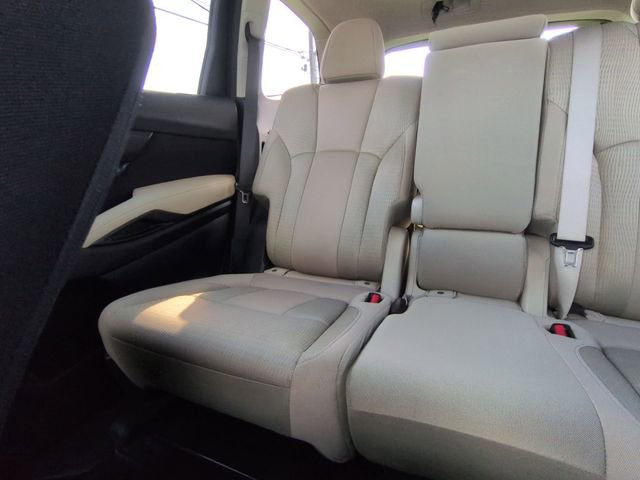 Used 2023 Subaru Ascent Premium w/ Convenience Package image 4