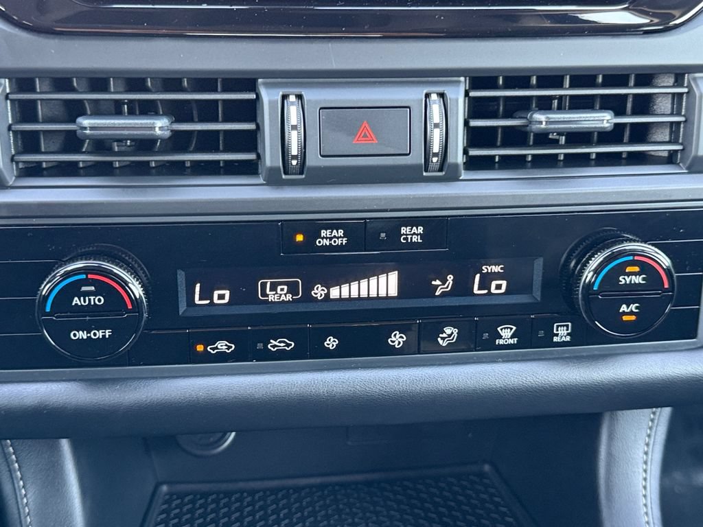 Used 2025 Nissan Pathfinder S AWD/4WD image 16